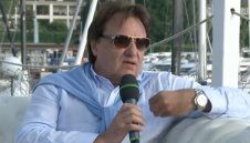 Няма такъв цирк! Футболен бос нокаутира коментатор + ВИДЕО