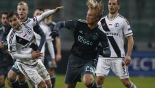 Клопо се облизва за бижу на Аякс