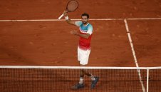 Чилич размаза слаб Медведев на "Ролан Гарос"