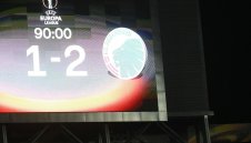 Роми пробвали да изнесат таблото от стадион "Черноморец"