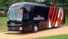 Подиграват Милан за продадения клубен автобус