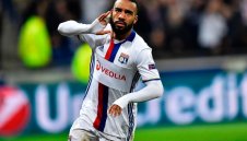 В Англия: Жозе гледа към Лаказет