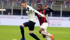 Милан бе разгромен на "Сан Сиро", но остава зимен първенец
