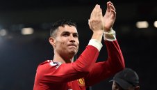 Роналдо титуляр за Юнайтед, "Олд Трафорд" го аплодира