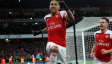 Арсенал нанесе първа загуба на Юнайтед на Оле