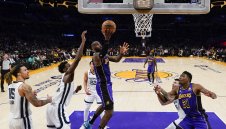 Голяма победа за Лейкърс! Езерняците спряха серията на Мемфис