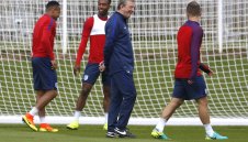 Ходжсън: Няма да се моля за нов договор