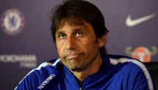 Челси се надява за оферти към Конте