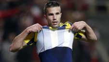 И Ван Перси ще стане част от китайския футболен свят