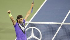 Григор и Федерер излизат на корта в неудобно за всички фенове време