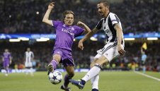 Бонучи отряза Барса и остава верен на "Старата госпожа"