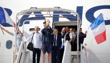 Големите герои се прибраха у дома и бяха посрещнати шампионски + ВИДЕО