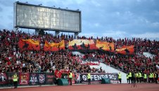 Скандално: Фенове на ЦСКА нападнаха и плюха по играчите на Лудогорец