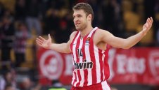 Страхотен Везенков, Олимпиакос се върна към победите