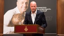 Наградиха Кройф посмъртно