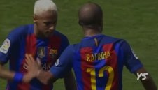 Защо Неймар удари другарчето си Рафиня? + ВИДЕО