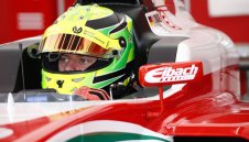 Синът на Шумахер ги почна с великолепна победа!