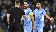 Капитан на Ман Сити трепери от Ливърпул