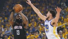 Брадата бесен на съдиите след загубата от Голдън Стейт