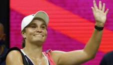 Ашли Барти слага край на сезона