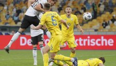 Коронавирусът удари и Украйна. Мачът с Швейцария виси