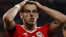 Английската преса подиграва Гарет Бейл, че е плешив