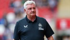 Нюкасъл няма да уволнява Стив Брус, поне до неделя