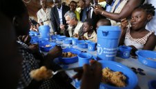 Моуриньо: Обичам Лам, но само когато е бек