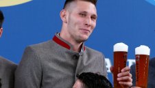 Барса си хареса Зюле и 18-годишен "бик"