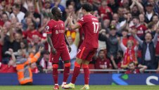 Коронавирус: Ливърпул взима мерки за дербито със Сити