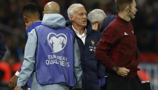 Заради травмата на Мбапе: Дешан защити щаба си