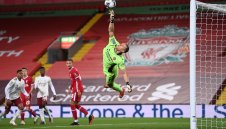 Радост за Арсенал! Вратар изхвърли Ливърпул за Купата на Лигата