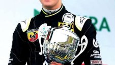 Малкото Шуми ги минава като татко си