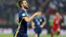 ПСЖ точи лиги за Пянич, вече се свърза с агента му