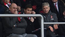 В Арсенал са изпаднали в паника, казва легендата Йън Райт