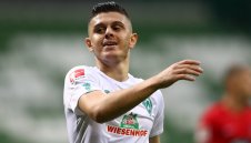 Милан и Наполи се надцакват за Рашица