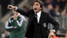 Наполи атакува Конте за заместник на Бенитес