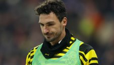 Матс Хумелс спира с футбола?