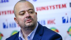 Кампанията на "Левски на левскарите" за акциите зацикли