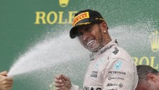 Люис Хамилтън отново е световен шампион