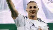 Купонджията Бензема стряска Реал