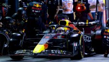 Горивната помпа прецакала Ред Бул, Верстапен бесен