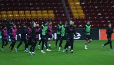 Барса гони дивото в Истанбул