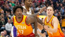 Дуайт Хауърд вкара тройка, Лейкърс отнесе Юта