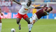 Барса и Байерн влизат в люта битка за Упамекано през лятото