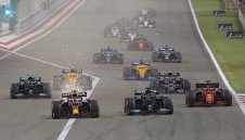 Скандално! Рейсконтролът подари победата на Хамилтън в Бахрейн