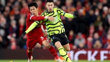 Не му се ходи в Япония: Ендо иска да си стои в Ливърпул