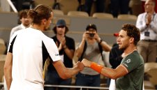 Зверев обърна Рууд в  зрелище и ще играе с Алкарас на финала на „Ролан Гарос“