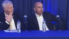 Наско Сираков е минало. Дружества от ОАЕ и Англия ще купят Левски