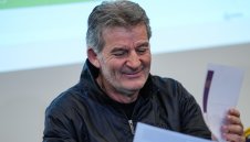 Емил Костадинов каза истината за средния пръст и добави: БФС спаси футбола ни